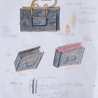 Croquis et élaboration en commun du projet avec la cliente pour création sur mesure M-Billy Maroquinerie artisanale. Fabriqué en France, envoi à l'étranger.