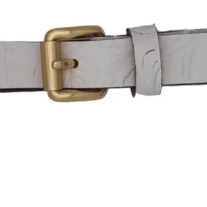 Ceinture brute en cuir beige, largeur 20 mm, boucle dorée. Fabriquée artisanalement en France, dans notre atelier en Vendée. Vue boucle.