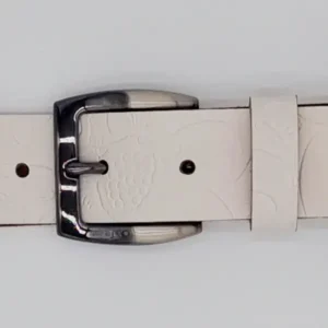 Ceinture brute en cuir blanche, largeur 35 mm, boucle canon fusil. Fabriquée artisanalement en France, dans notre atelier en Vendée. Vue boucle.