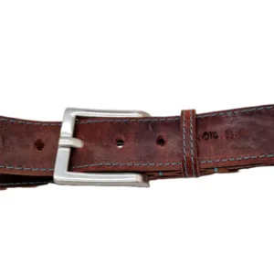 Ceinture en cuir marron pour homme, piqûre décorative turquoise, largeur 40 mm, boucle argent. Cuir pleine fleur. Fabrication artisanale en France, Vendée.
