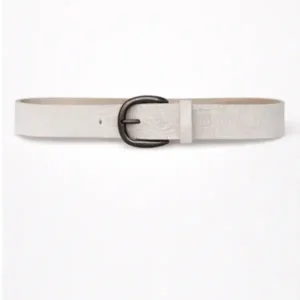 Ceinture brute en cuir blanche, largeur 35 mm, boucle canon fusil vieilli. Fabriquée artisanalement en France, dans notre atelier en Vendée. Vue globale.