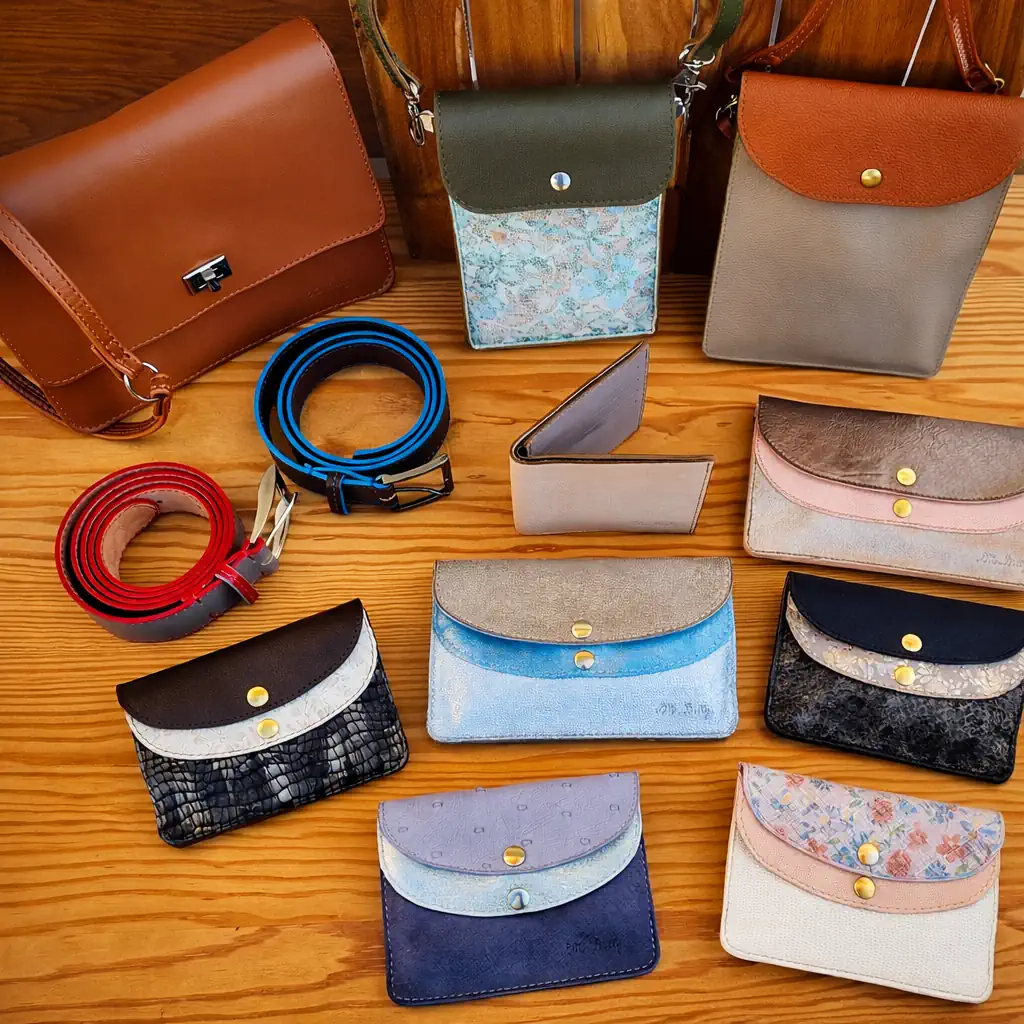 Cadeaux en cuir pour homme, femme, jeune, adolescent, étudiant. Disponibles immédiatement pour offrir, pour un budget de 50 à 100€. Fabriqués en France.