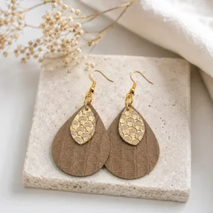 Boucles d'oreilles artisanales en cuir beige taupe et doré