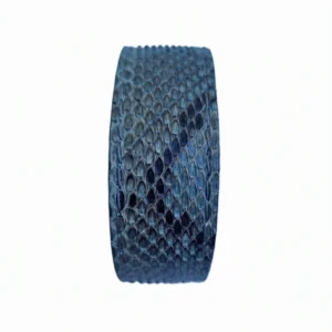 Bracelet en python gris-bleu et noir doublé cuir bleu ciel. Vue de face.