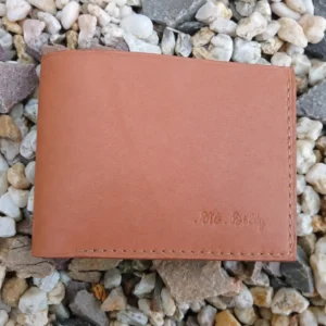 Portefeuille homme compact en cuir artisanal de couleur camel