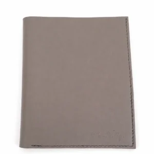 Portefeuille homme artisanal en cuir de veau taupe fermé